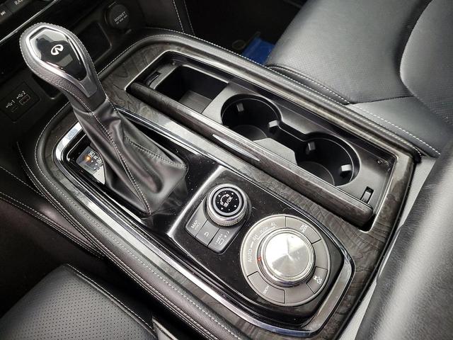 Photo of 2021 Silver INFINITI QX80