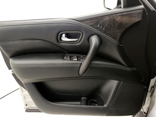 Photo of 2021 Silver INFINITI QX80