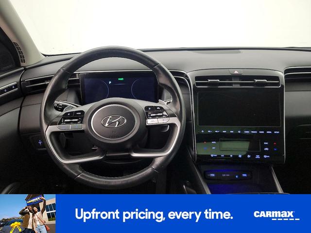 Photo of 2022 White Hyundai TUCSON
