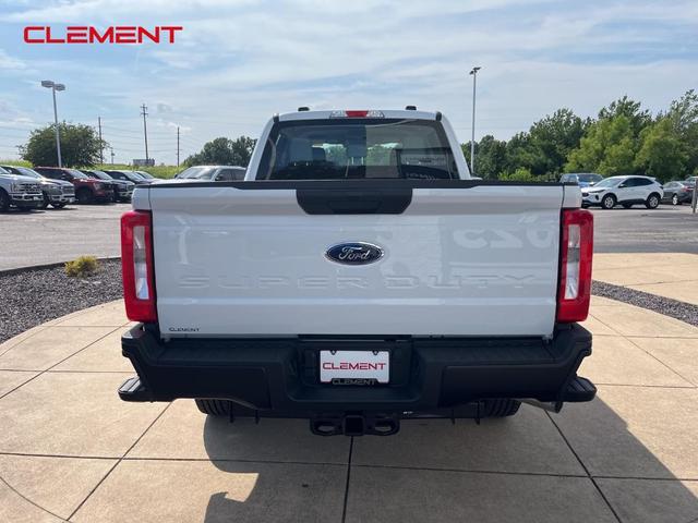 Photo of 2025 Oxford White Ford F-250