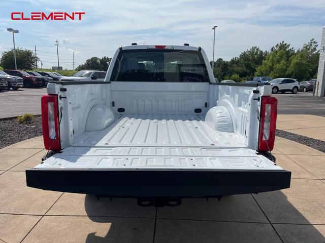 Photo of 2025 Oxford White Ford F-250