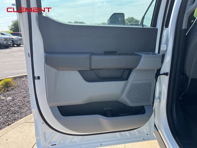 Photo of 2025 Oxford White Ford F-250