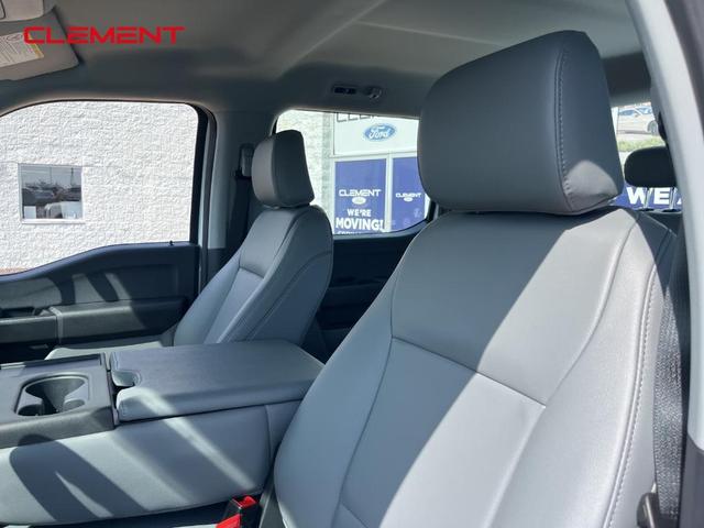 Photo of 2025 Oxford White Ford F-250