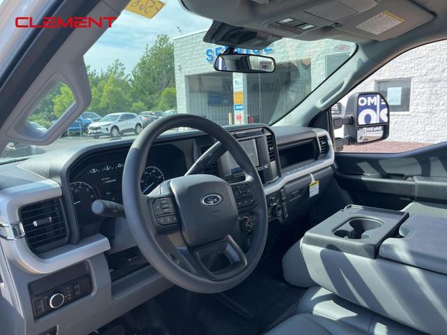 Photo of 2025 Oxford White Ford F-250