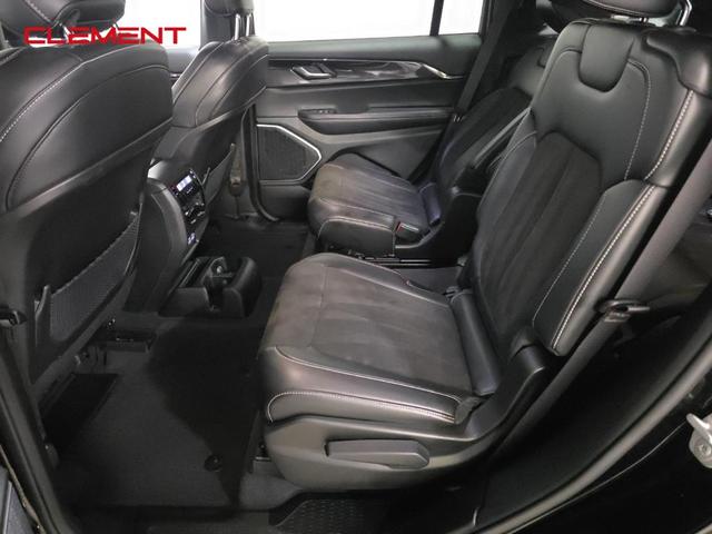 Photo of 2022 Diamond Black Jeep Grand Cherokee L
