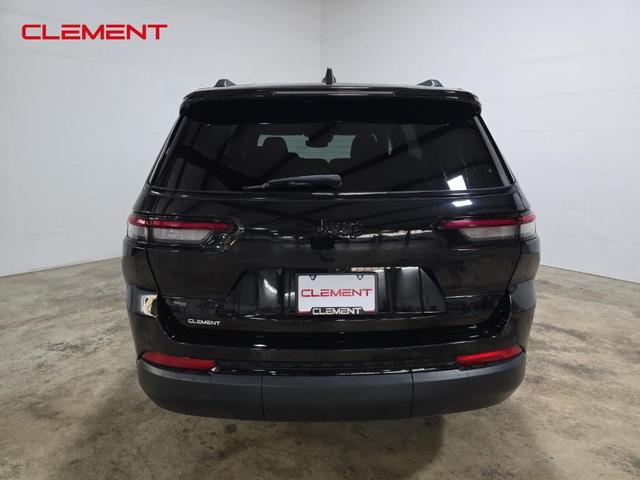 Photo of 2022 Diamond Black Jeep Grand Cherokee L
