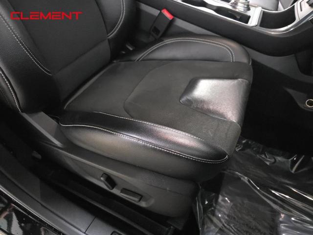 Photo of 2022 Agate Black Metallic Ford Edge