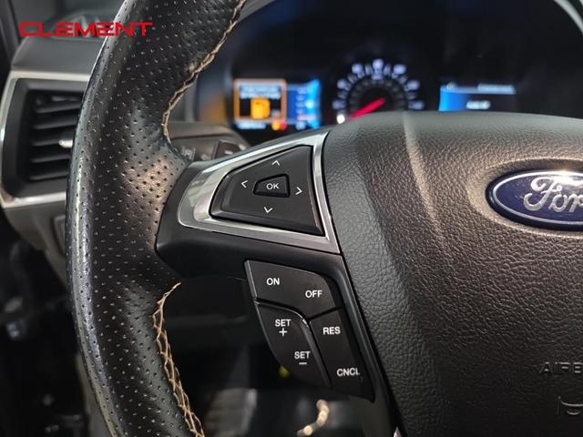 Photo of 2022 Agate Black Metallic Ford Edge