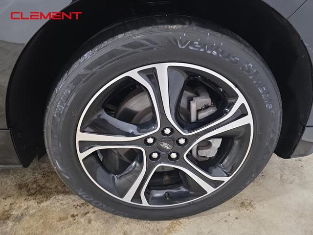 Photo of 2022 Agate Black Metallic Ford Edge