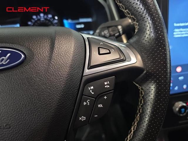 Photo of 2022 Agate Black Metallic Ford Edge