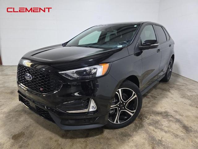 Photo of 2022 Agate Black Metallic Ford Edge