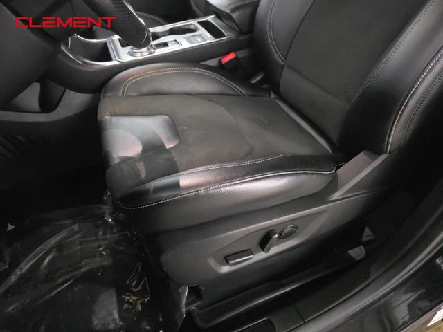 Photo of 2022 Agate Black Metallic Ford Edge