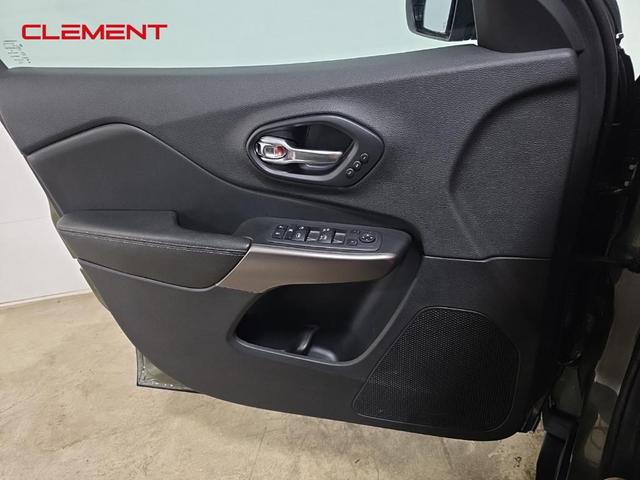 Photo of 2019 Olive Green Pearlcoat Jeep Cherokee
