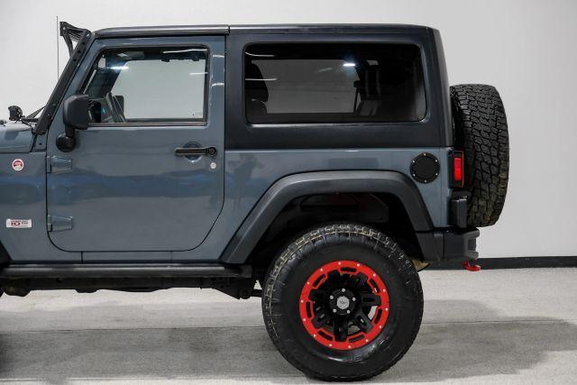 Photo of 2013 Gray Jeep Wrangler