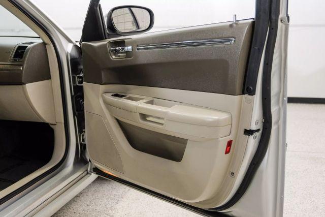 Photo of 2008 Silver Chrysler 300
