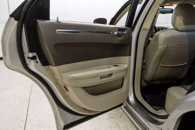 Photo of 2008 Silver Chrysler 300
