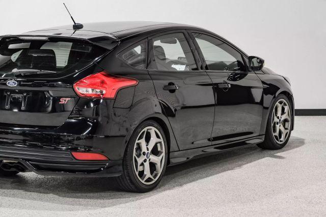 Photo of 2016 Black Ford Focus ST