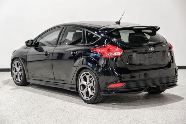 Photo of 2016 Black Ford Focus ST