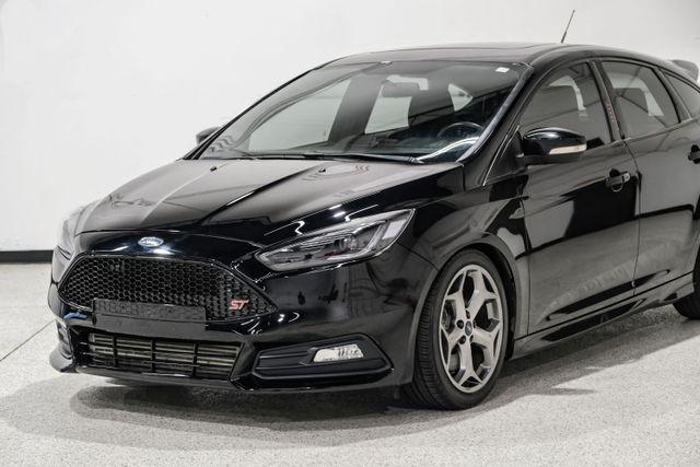 Photo of 2016 Black Ford Focus ST
