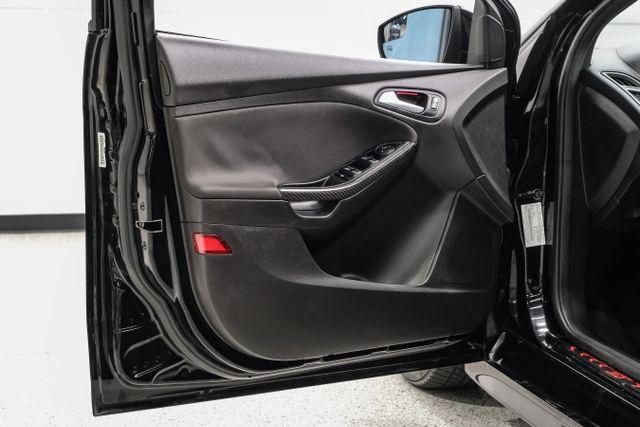 Photo of 2016 Black Ford Focus ST