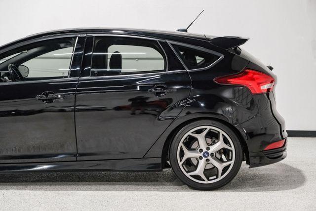 Photo of 2016 Black Ford Focus ST