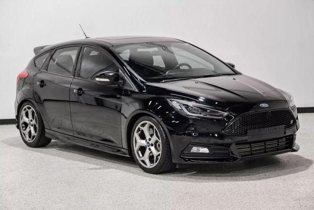 Photo of 2016 Black Ford Focus ST