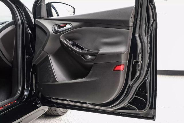 Photo of 2016 Black Ford Focus ST