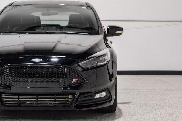 Photo of 2016 Black Ford Focus ST