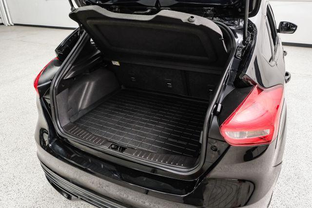 Photo of 2016 Black Ford Focus ST