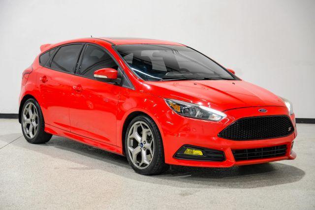 Photo of 2016 Red Ford Focus ST