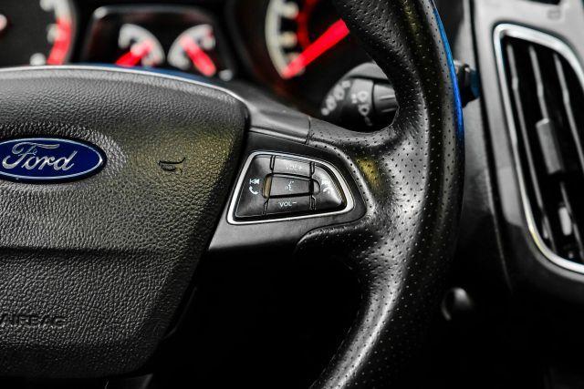 Photo of 2016 Red Ford Focus ST