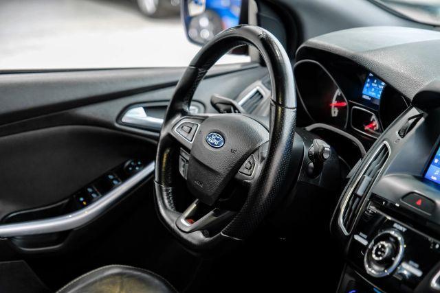 Photo of 2016 Red Ford Focus ST