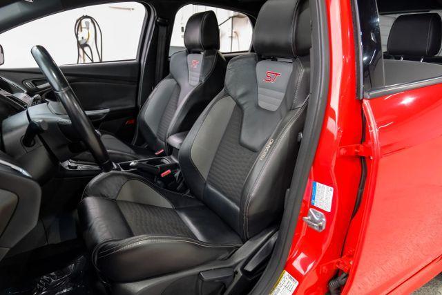 Photo of 2016 Red Ford Focus ST
