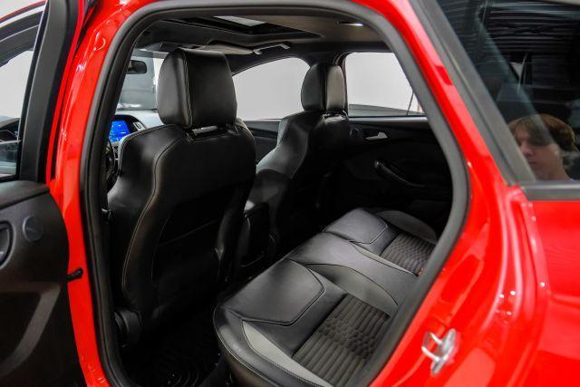 Photo of 2016 Red Ford Focus ST