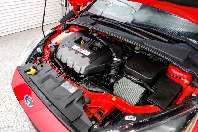 Photo of 2016 Red Ford Focus ST