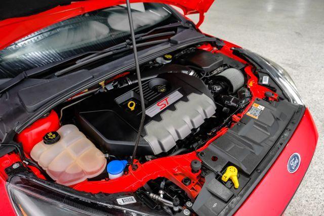 Photo of 2016 Red Ford Focus ST