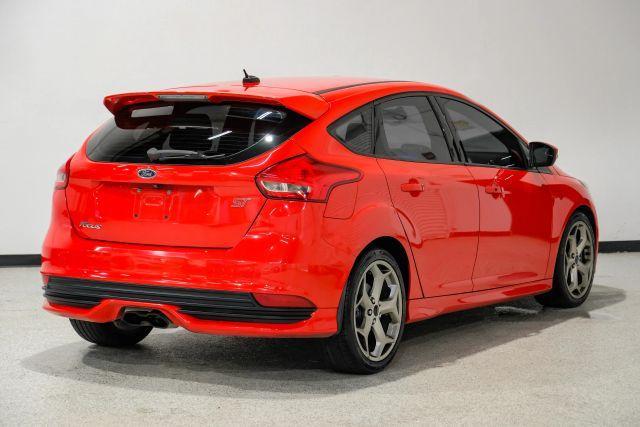 Photo of 2016 Red Ford Focus ST