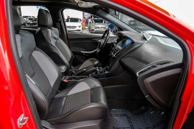 Photo of 2016 Red Ford Focus ST