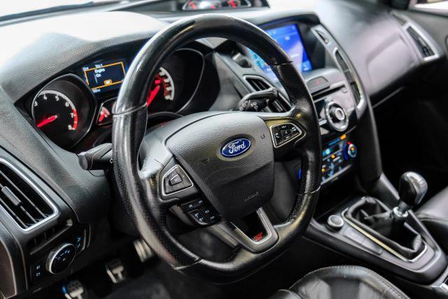 Photo of 2016 Red Ford Focus ST