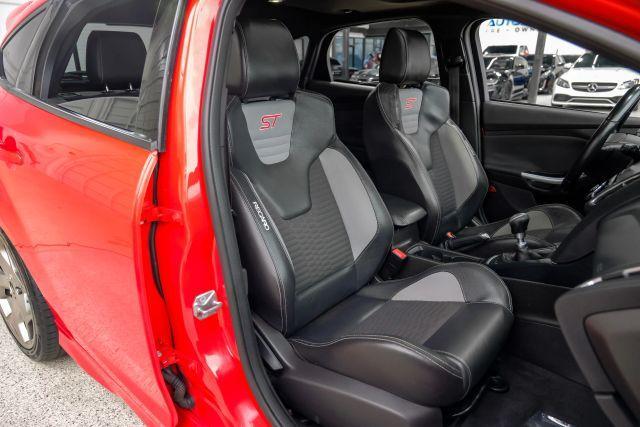 Photo of 2016 Red Ford Focus ST