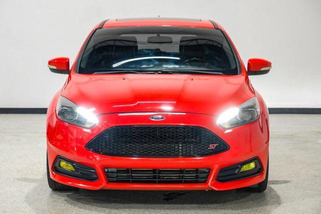 Photo of 2016 Red Ford Focus ST