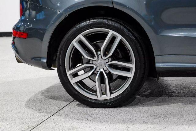 Photo of 2015 Gray Audi SQ5