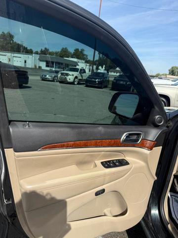Photo of 2012 Brilliant Black Crystal Pearlcoat Jeep Grand Cherokee