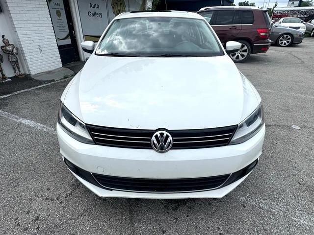 Photo of 2011 Candy White Volkswagen Jetta