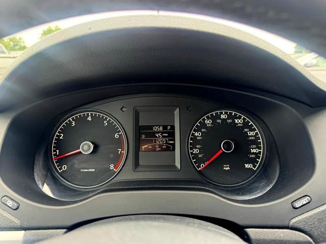 Photo of 2011 Candy White Volkswagen Jetta