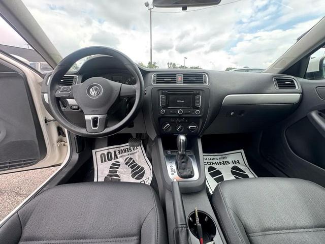 Photo of 2011 Candy White Volkswagen Jetta