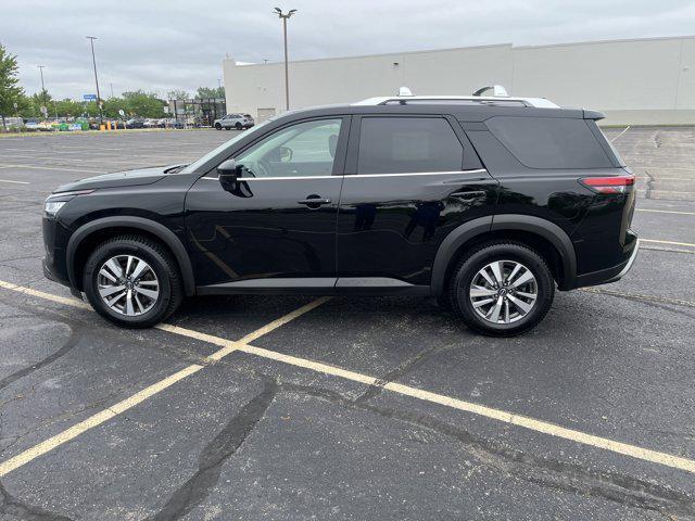 Photo of 2023 Super Black Nissan Pathfinder
