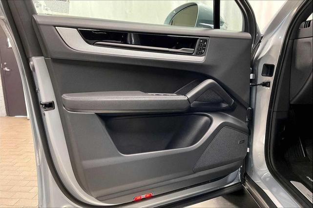 Photo of 2025 Dolomite Silver Metallic Porsche Cayenne
