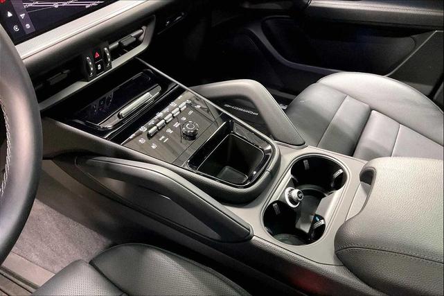 Photo of 2025 Dolomite Silver Metallic Porsche Cayenne