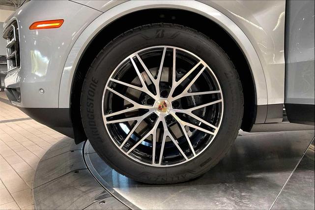Photo of 2025 Dolomite Silver Metallic Porsche Cayenne